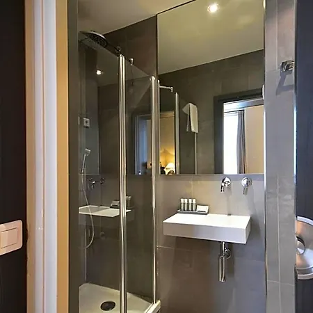 Des Princes Hotel 2*